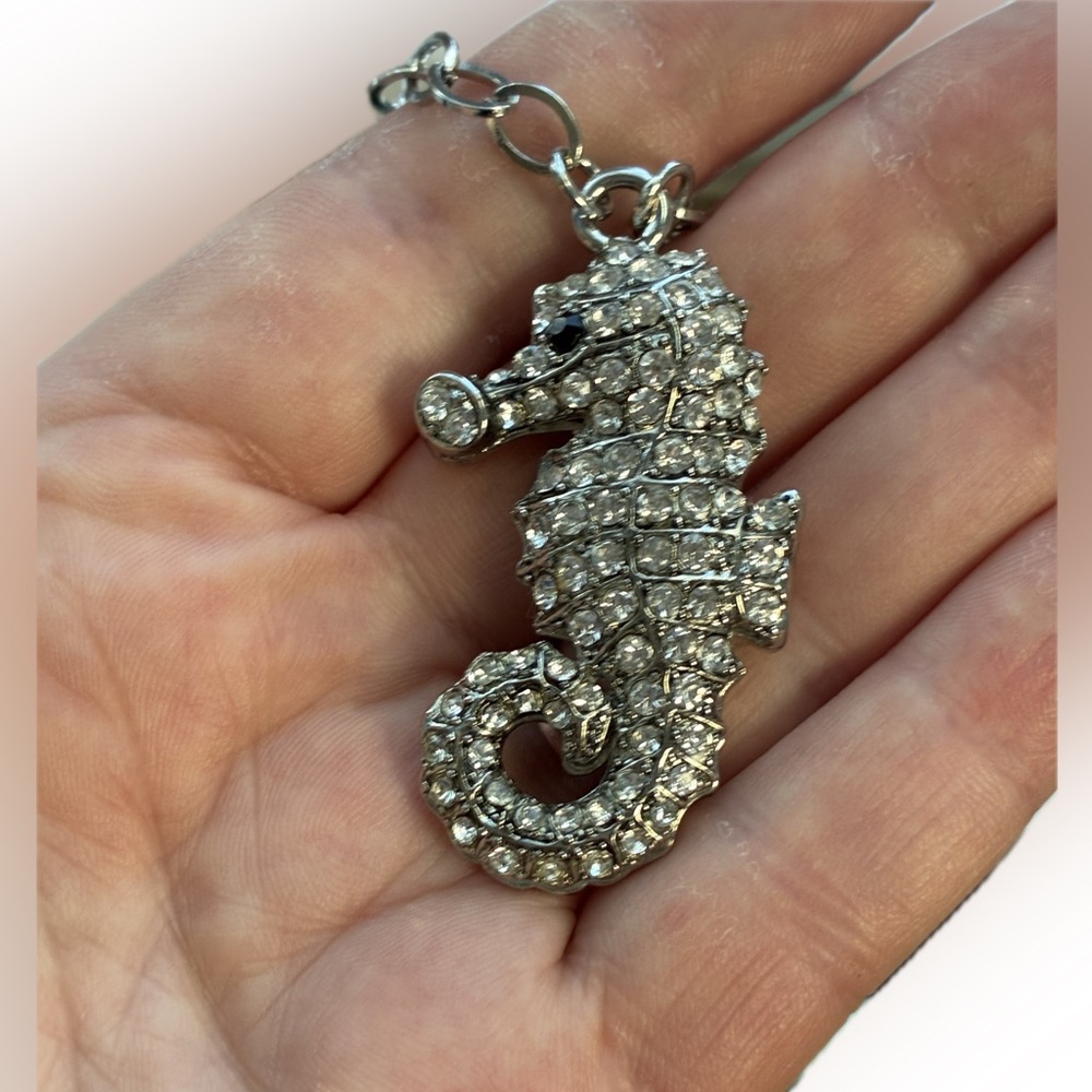😎 Cookie Lee Sparkling Rhinestone Silver Tone Seahorse Necklace